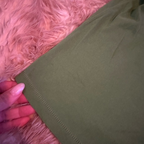 Universal Thread Cropped Tee - Picture 2 of 3